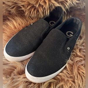 Slip on sneaker style shoes with a little sparkle😻❣️😎